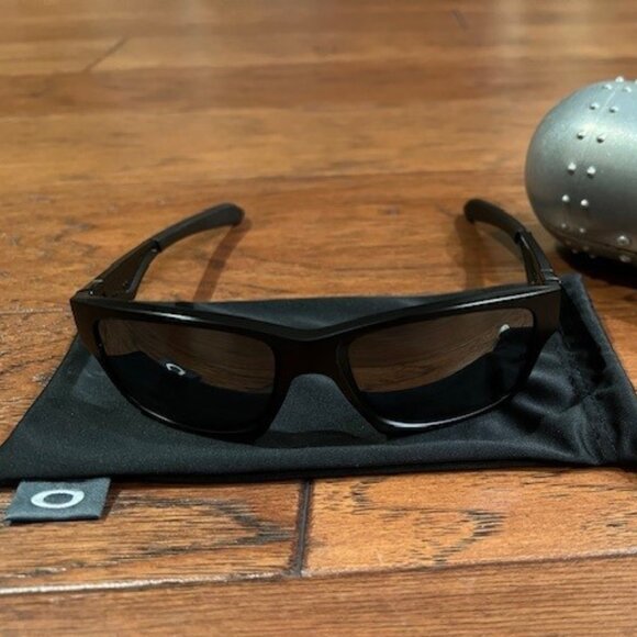 Oakley Other - NWOT Polarized Oakley Sunglasses With Silver Oakley Hard Case